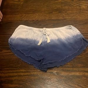 Shorts from airy blue on the bottom white on the top short